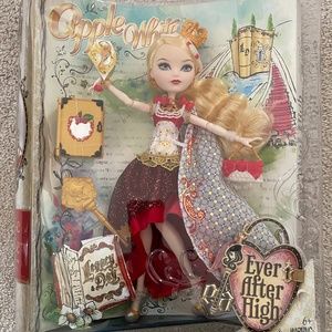 Ever After High Apple White Doll New in Box